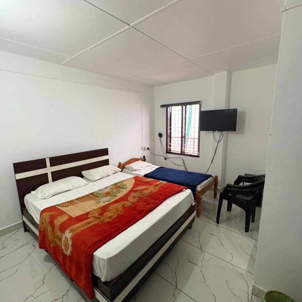 Cheap group stay in Munnar