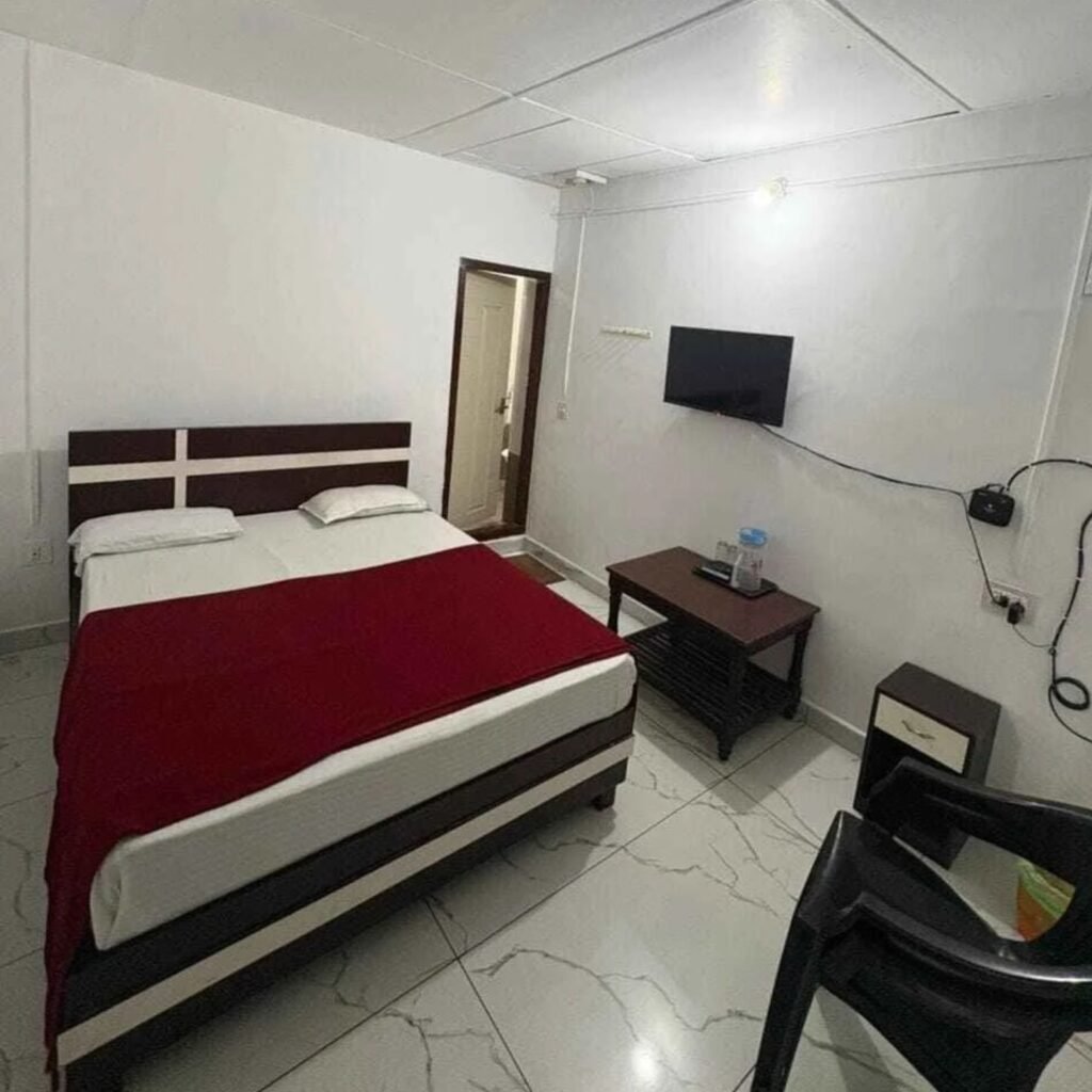 group stay in Munnar near bus stand